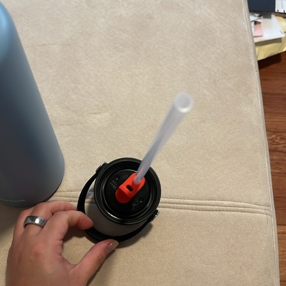 Hydro Flask 40 oz with Flex Straw Lid in Rain - Picture 4 of 5